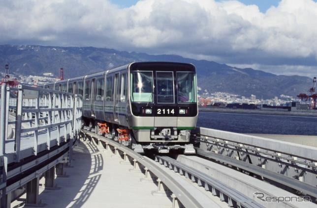 神戸新交通はこのほどポートライナー用の増備車を発注した。増備車は写真の2000形を基本にしつつ、バリアフリー化などに配慮した車両になる。