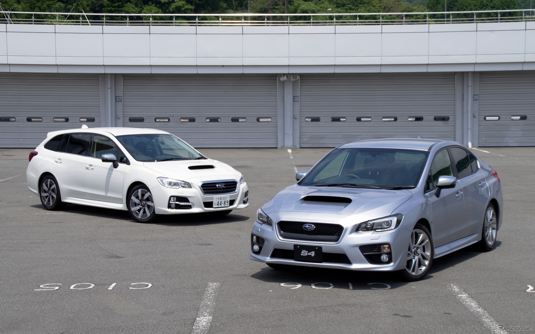 スバル レヴォーグ と WRX S4