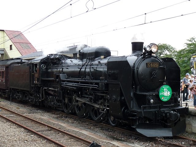 JR東日本は秋の臨時列車として各地でSL列車を運転。写真のC61形は上越線・信越線・両毛線で運転される