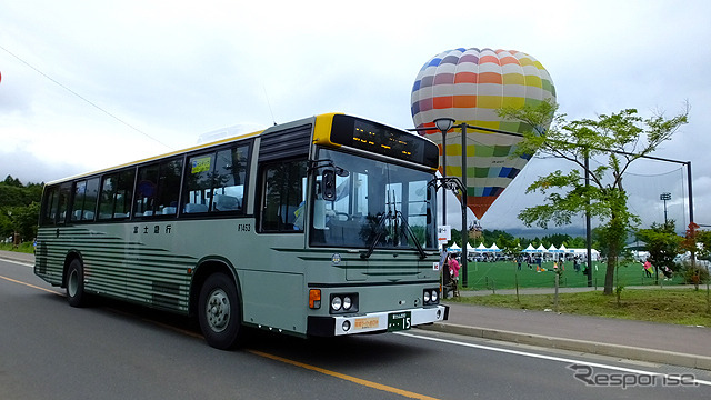富士急行の路線バスが富士山駅と会場を結んでいる