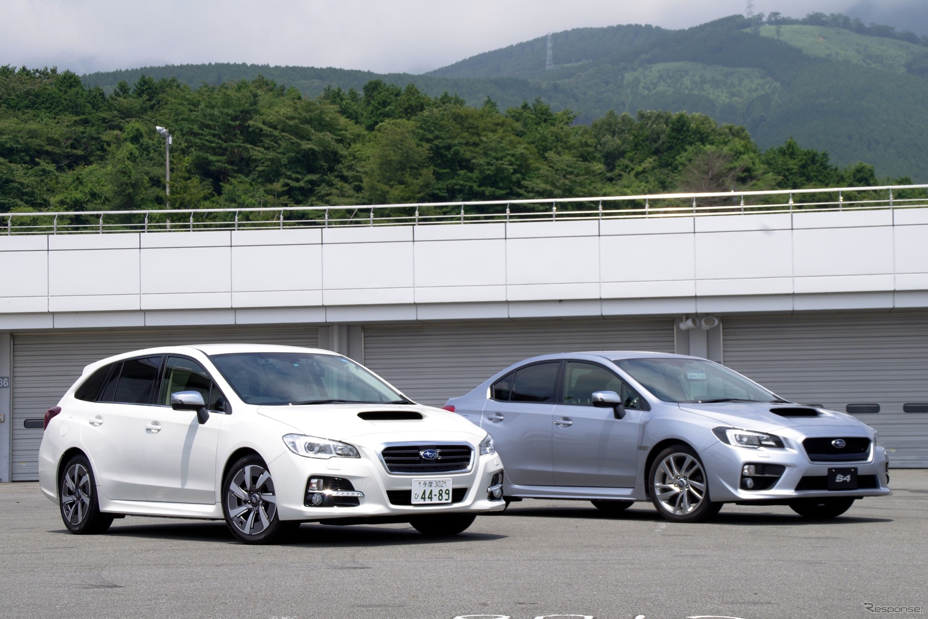 スバル レヴォーグ と WRX S4