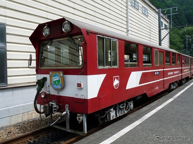 大井川鐵道は井川線のクハ600形でヘッドマークを掲出する。