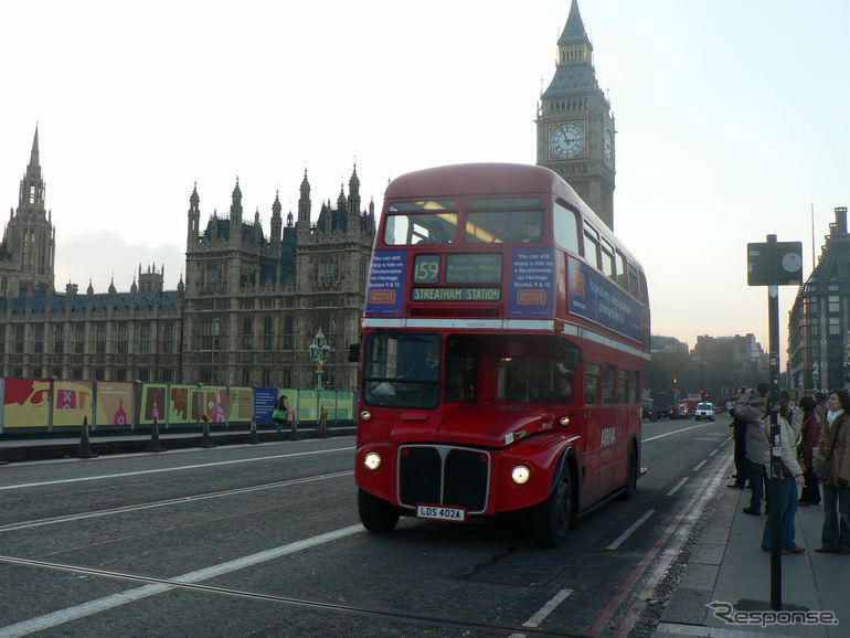 ロンドンの2階建てバス、ルートマスターが一般路線から引退