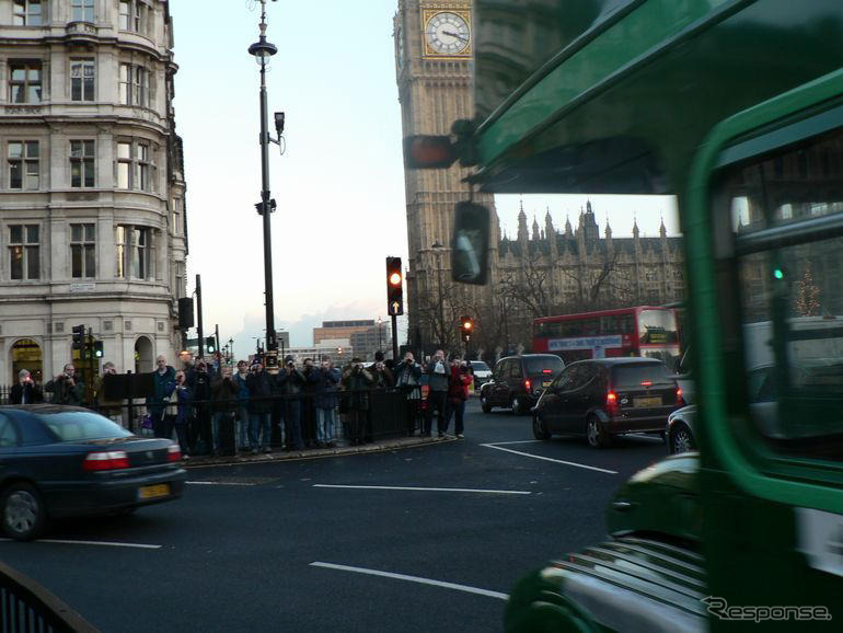 ロンドンの2階建てバス、ルートマスターが一般路線から引退