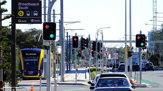 ゴールドコーストの路面電車「G：link」と別れ、QRのNerang 駅行き路線バスへ