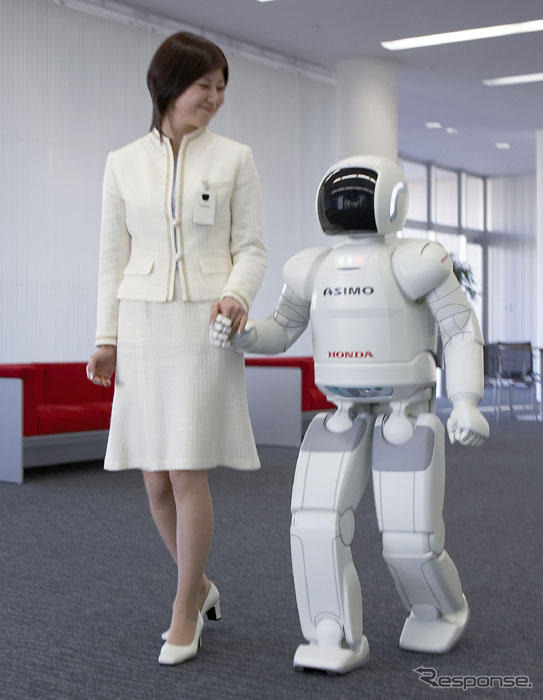 ASIMO の走りに磨き---速度向上、旋回も