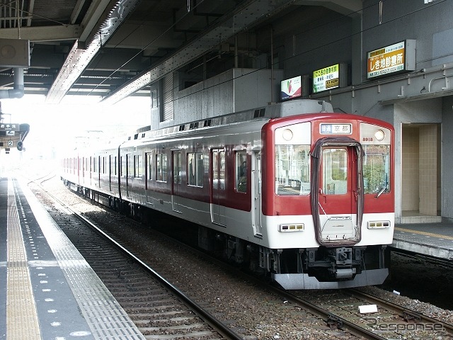 近鉄京都線の高の原駅。「神のみ」キャラクターのうち「高原歩美」の名前の由来になっている。