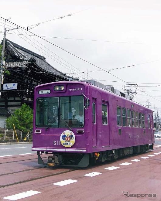 嵐電の車両塗装は2010年から順次、写真の「京紫色」に変更されている。姉妹提携を結んでいる江ノ電で運行されている「嵐電号」も京紫色に変更され、9月16日から運行を開始する予定。