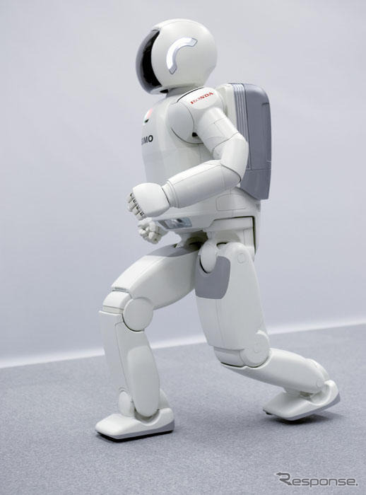 ASIMO の走りに磨き---「0.08秒、50mmの飛翔」写真蔵