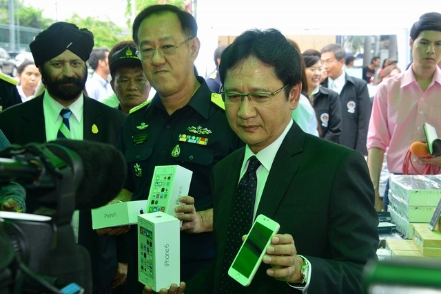 タイ当局、密輸「iPhone6」や高級車など押収