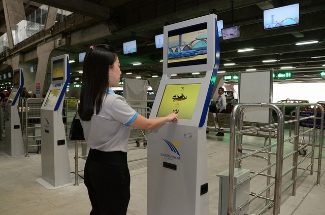 バンコク空港にタクシー手配のキオスク端末登場