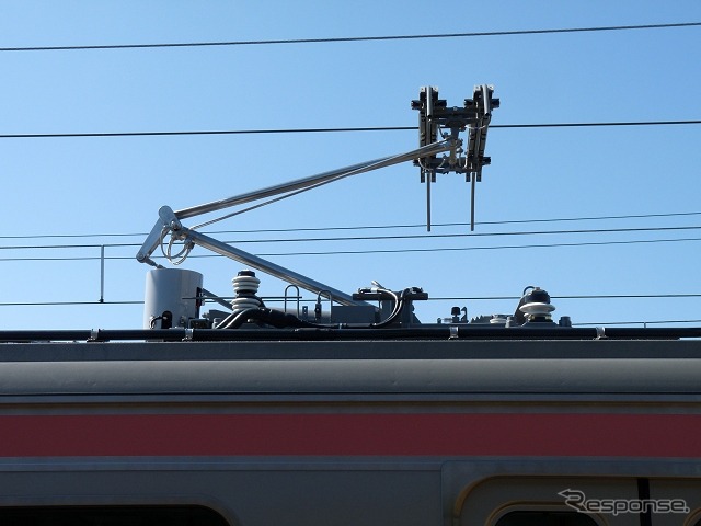 パンタグラフは新津方のクモハE129形に搭載されていた。