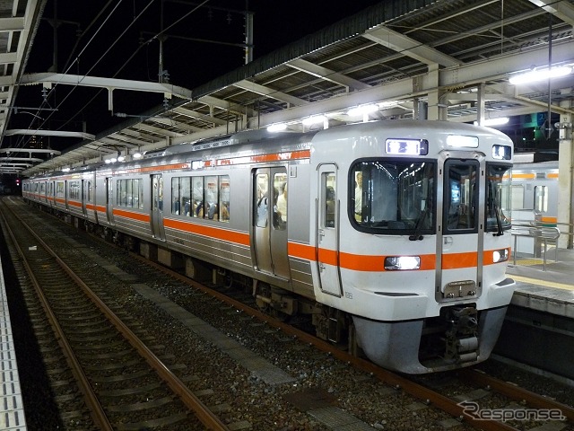 静岡駅に停車中の普通列車。同駅を含む興津～島田間は通常の5割程度の本数となっている。