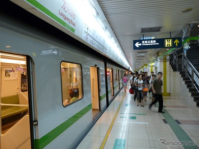 上海地下鉄2号線の龍陽路駅。