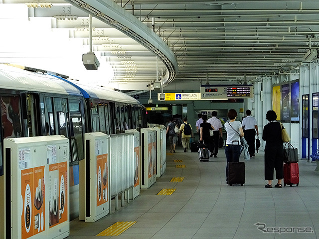 渡航客などでにぎわう羽田空港国際線ビル駅