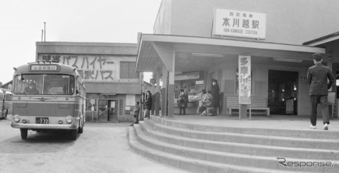 国分寺線や新宿線の昔懐かしい駅や車両の写真も臨時列車の車内で展示される。写真は1965年2月23日の本川越駅。