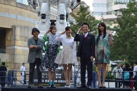 『THE NEXT GENERATION パトレイバー』東京国際映画祭デッキアップ(c)2014 HEADGEAR/「THE NEXT GENERATION -PATLABOR-」製作委員会