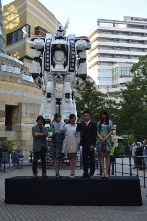 『THE NEXT GENERATION パトレイバー』東京国際映画祭デッキアップ(c)2014 HEADGEAR/「THE NEXT GENERATION -PATLABOR-」製作委員会