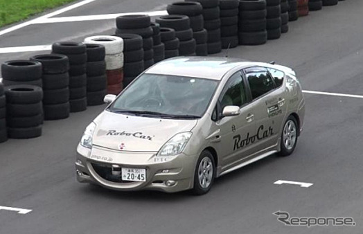 ZMP RoboCar HV（前後左右にレーザセンサを取付）