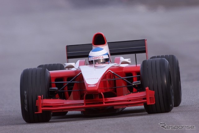 【トヨタF1ドリーム】サロがトヨタF1で初クラッシュ