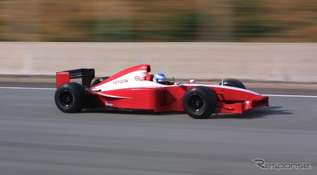 【トヨタF1ドリーム】サロがトヨタF1で初クラッシュ