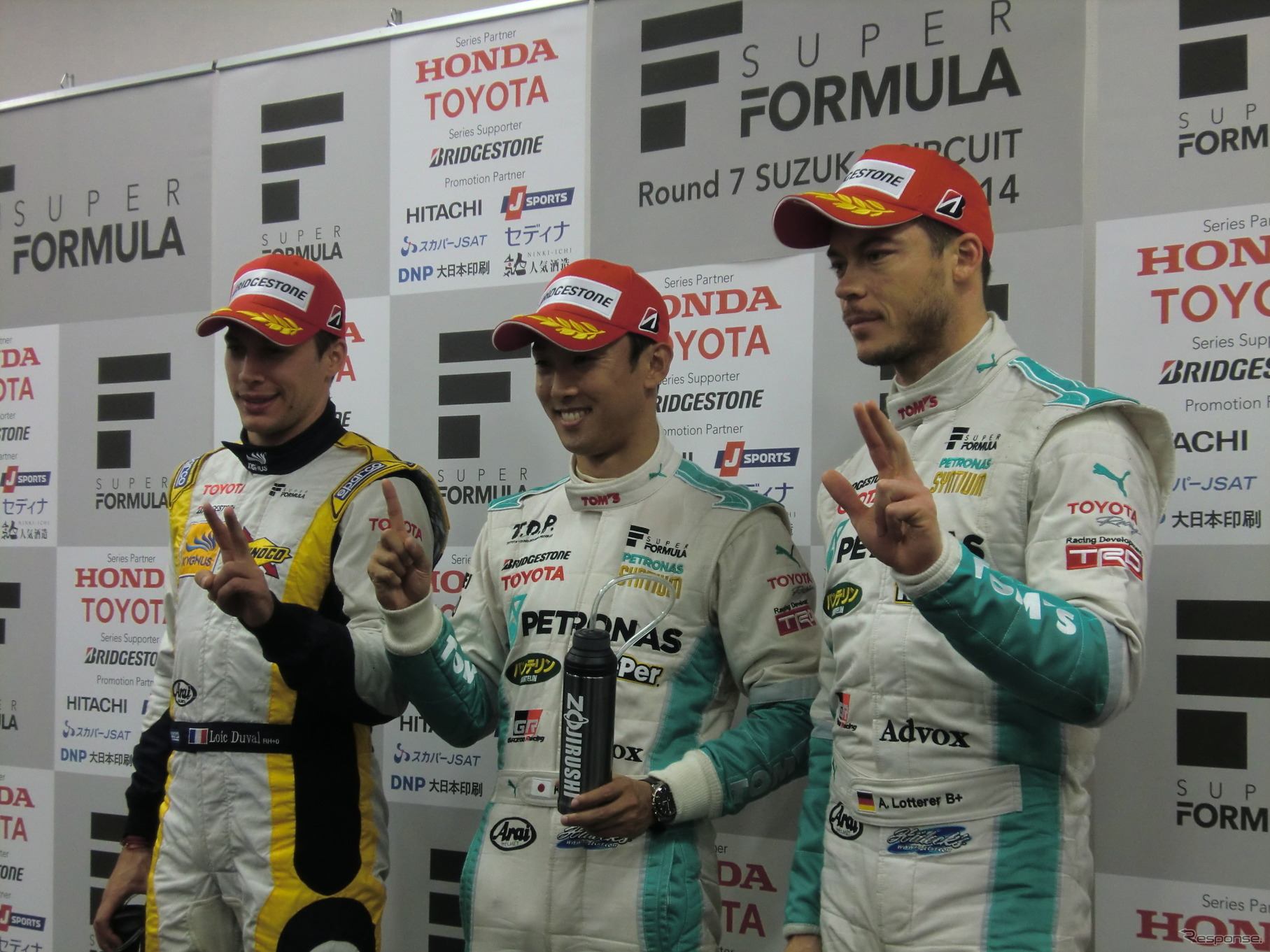 決勝第2レースの予選トップ3、左から2位のデュバル、ポールの一貴、3位のロッテラー。