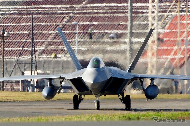 これまでの飛来は航空祭（友好祭）への展示が目的で武装していなかったが、今回は空対空ミサイルを搭載していた模様。