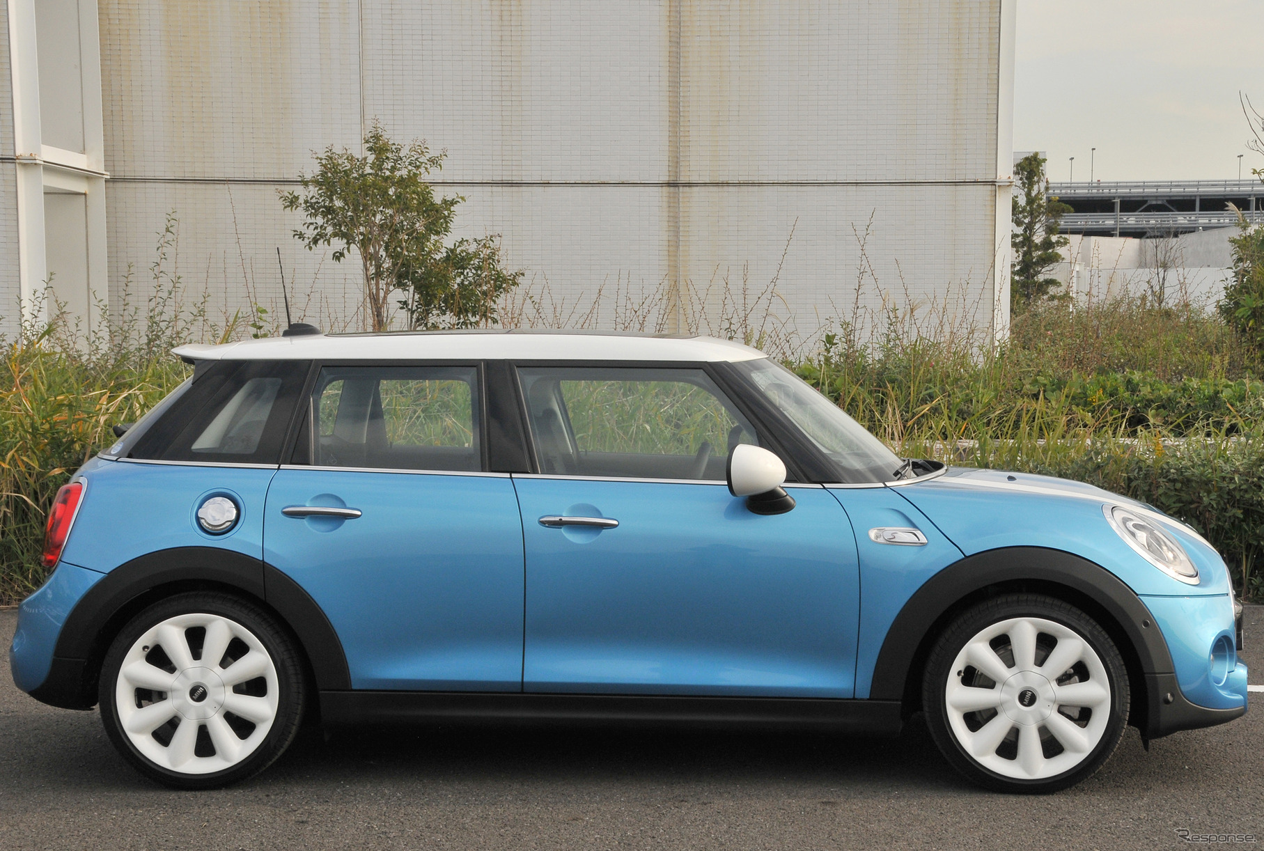 【MINI クーパーS 5ドア 試乗】使いやすいパッケージングとピーキーなハンドリング…諸星陽一