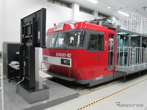 新型シミュレーターはEF210形タイプのほかEH500形タイプも導入された。