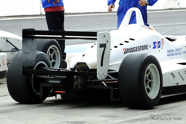 ホンダの2Lエンジンを積むスクール用オリジナル・フォーミュラカー（国際レーシングコース仕様）