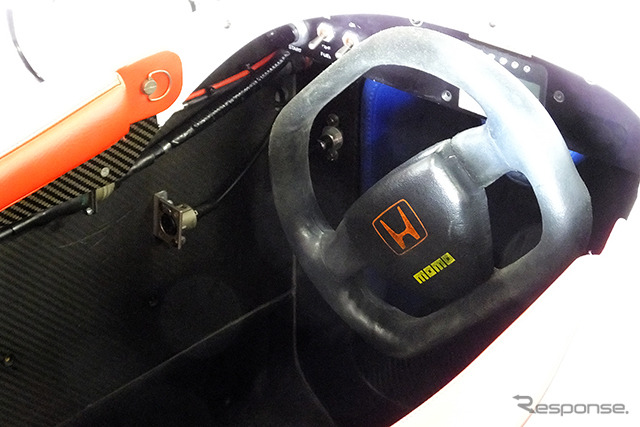 ホンダの2Lエンジンを積むスクール用オリジナル・フォーミュラカー（国際レーシングコース仕様）