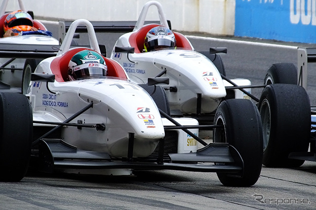 ホンダの2Lエンジンを積むスクール用オリジナル・フォーミュラカー（国際レーシングコース仕様）