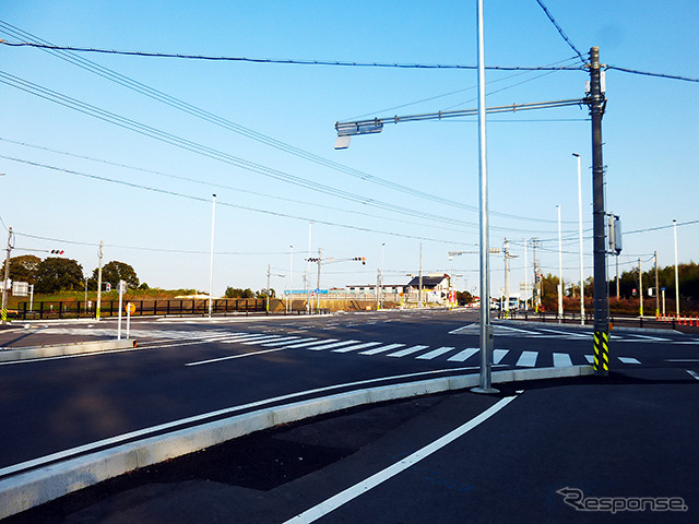 サーキット道路と中勢バイパスの交差点にも人の姿はなく