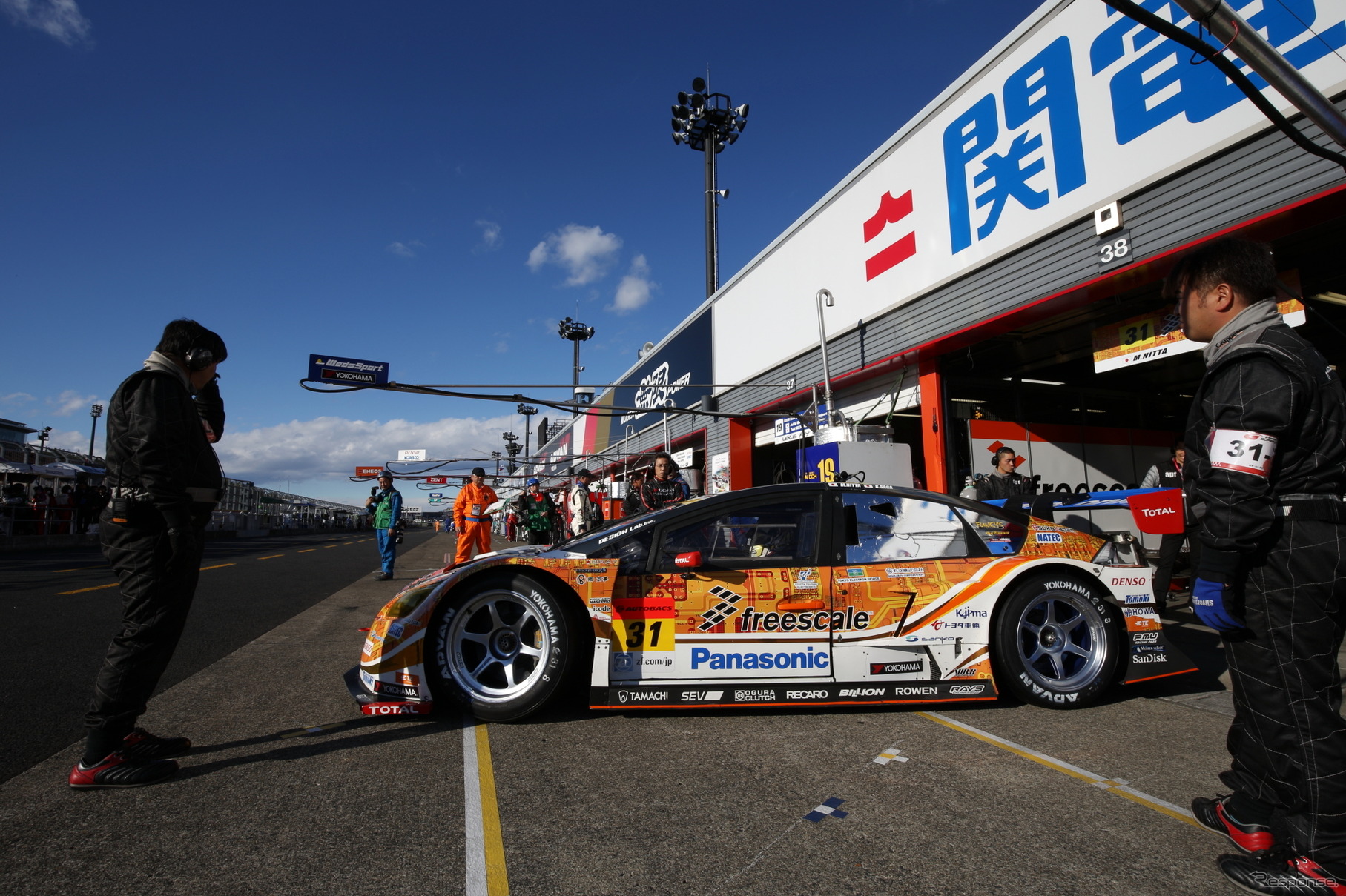 GT300の予選2位、#31 プリウス。