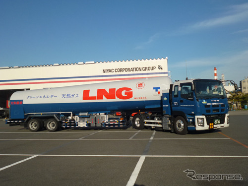 CNGを燃料とするLNGローリー車