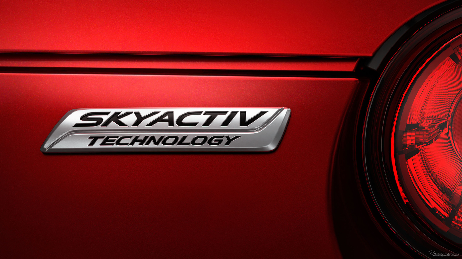 ロードスターのSKYACTIVエンブレム