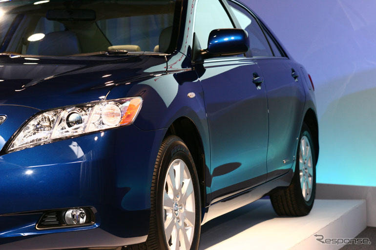 【トヨタ カムリ 新型発表】エクステリアはダイナミックな塊感