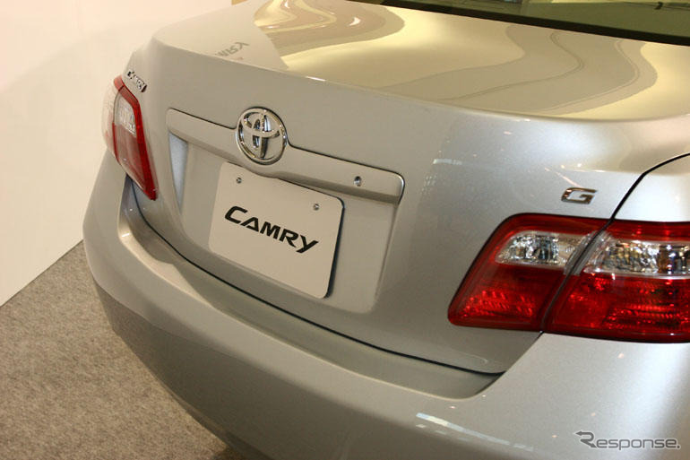 【トヨタ カムリ 新型発表】エクステリアはダイナミックな塊感