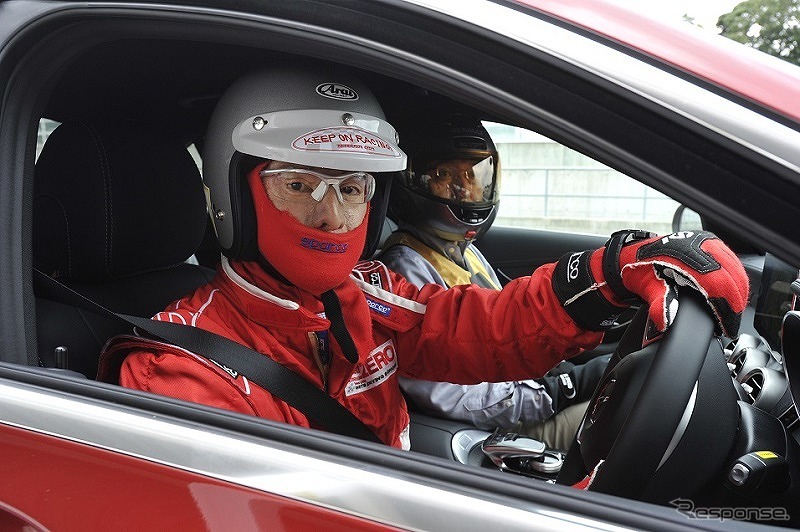 講師の運転を間近に見学できる同乗走行付き