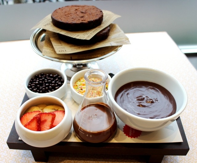 チョコレートケーキにデコレーションできる「BYO 