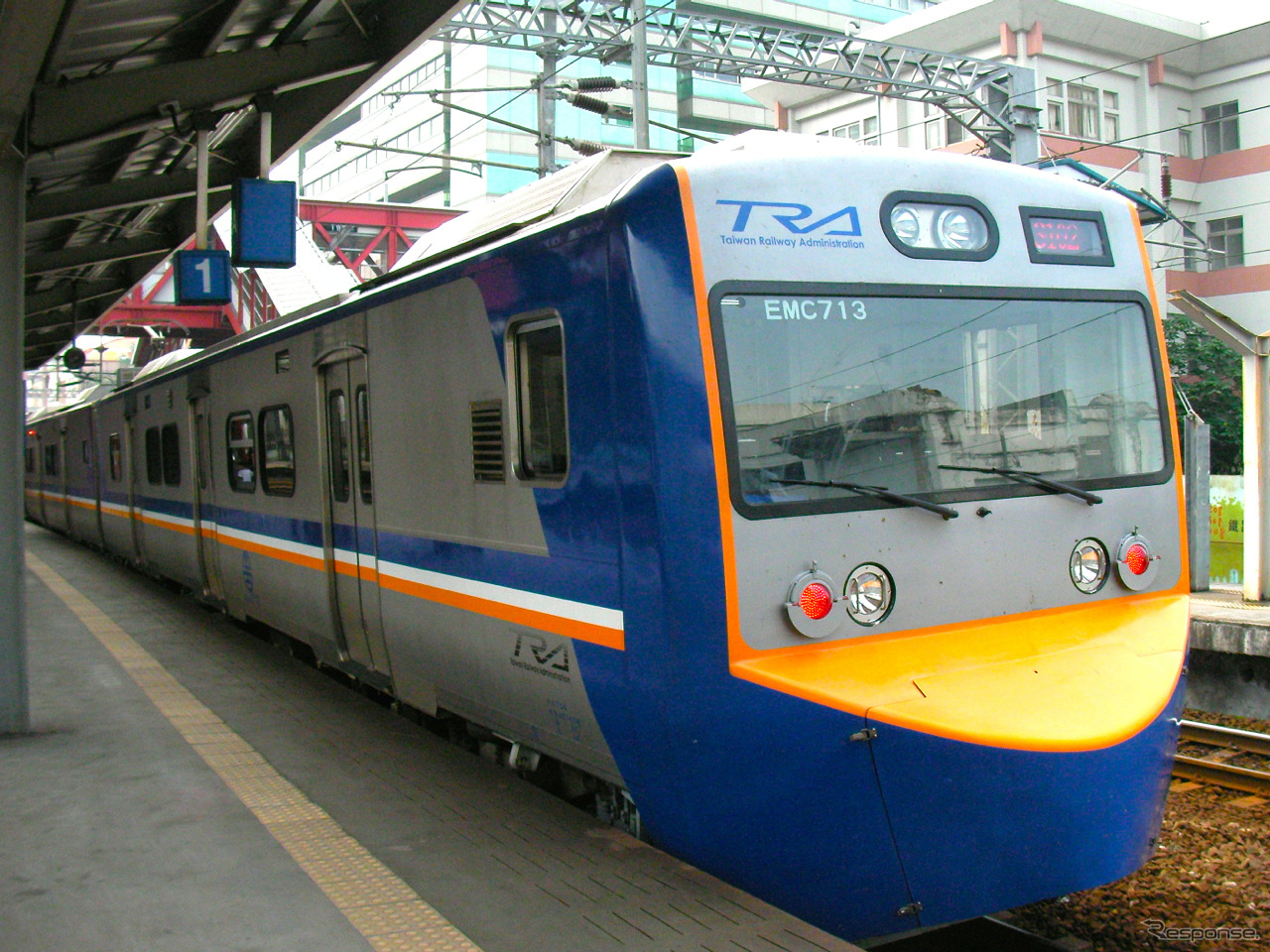 台湾では日本製車両の導入が相次いでいる。EMU700型電車（写真）は日本車両と、技術移転を受けた台湾車両で製造された電車。