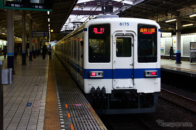 東武東上線で活躍する10両編成の8000系