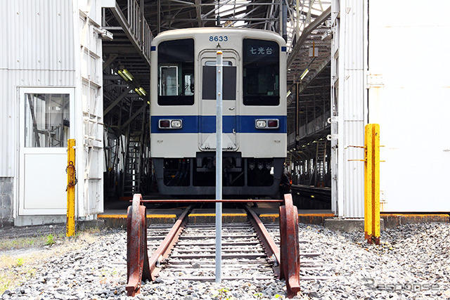 南栗橋車両管区七光台支所（千葉県野田市）で休む野田線の8000系