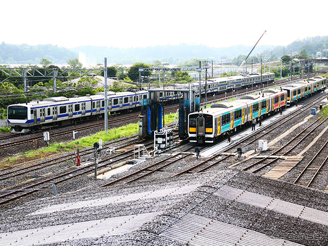グリーン車を連結した常磐線E531系電車（水戸付近）