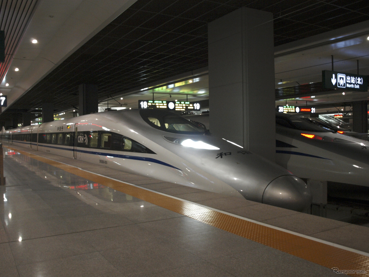 中国の二大鉄道車両メーカー、中国南車と中国北車が合併を発表。写真は南車グループが製造した高速鉄道車両のCRH380A形