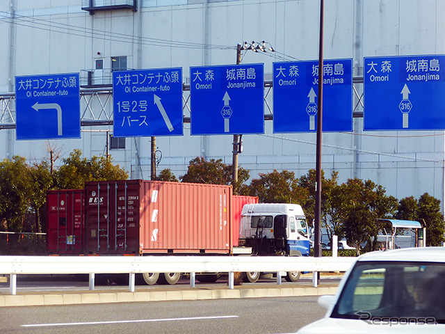 コンテナ車両が行き交う都道316号（日本橋芝浦大森線）