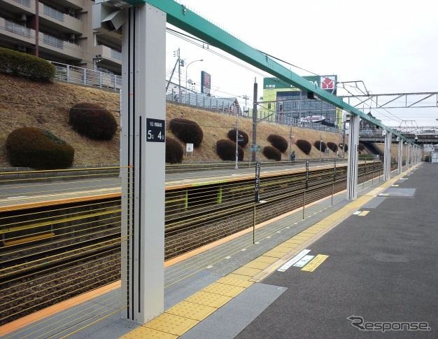 一部の駅では昇降式ホームドアの導入も検討する。