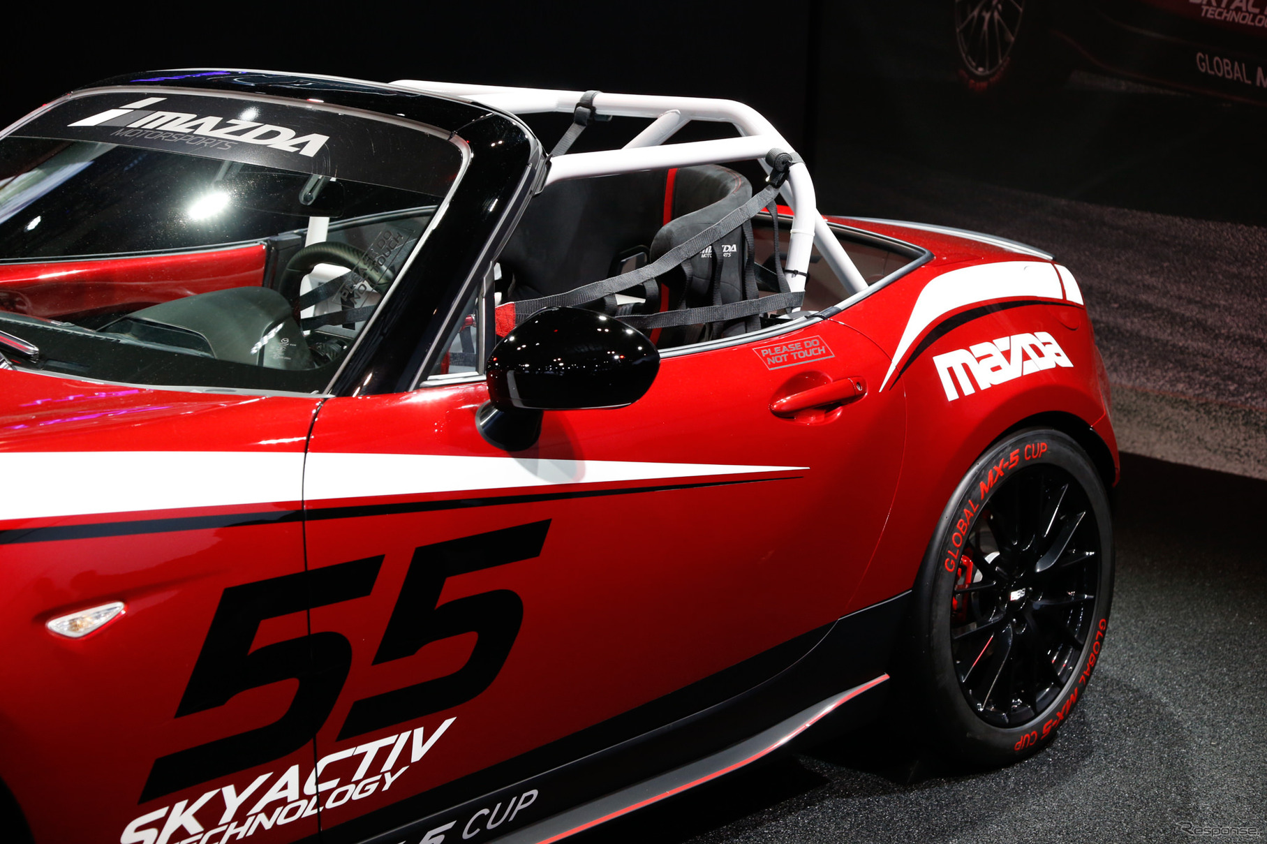 マツダ ロードスター グローバルMX-5カップ参戦マシン（東京オートサロン15）