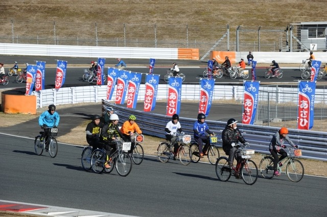 富士スピードウェイで「第8回ママチャリ日本グランプリ チーム対抗7時間耐久ママチャリ世界選手権」が開催