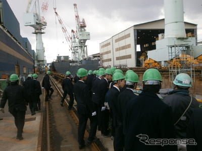 日本郵船が商船系の学生を招いて新来島どっく大西工場で建造船の見学会を実施